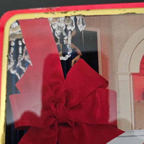 Russell Stover “Happy Holidays Elvis” Candy Tin-1999 Indoor Christmas Tree Scene - Picture 4 of 16